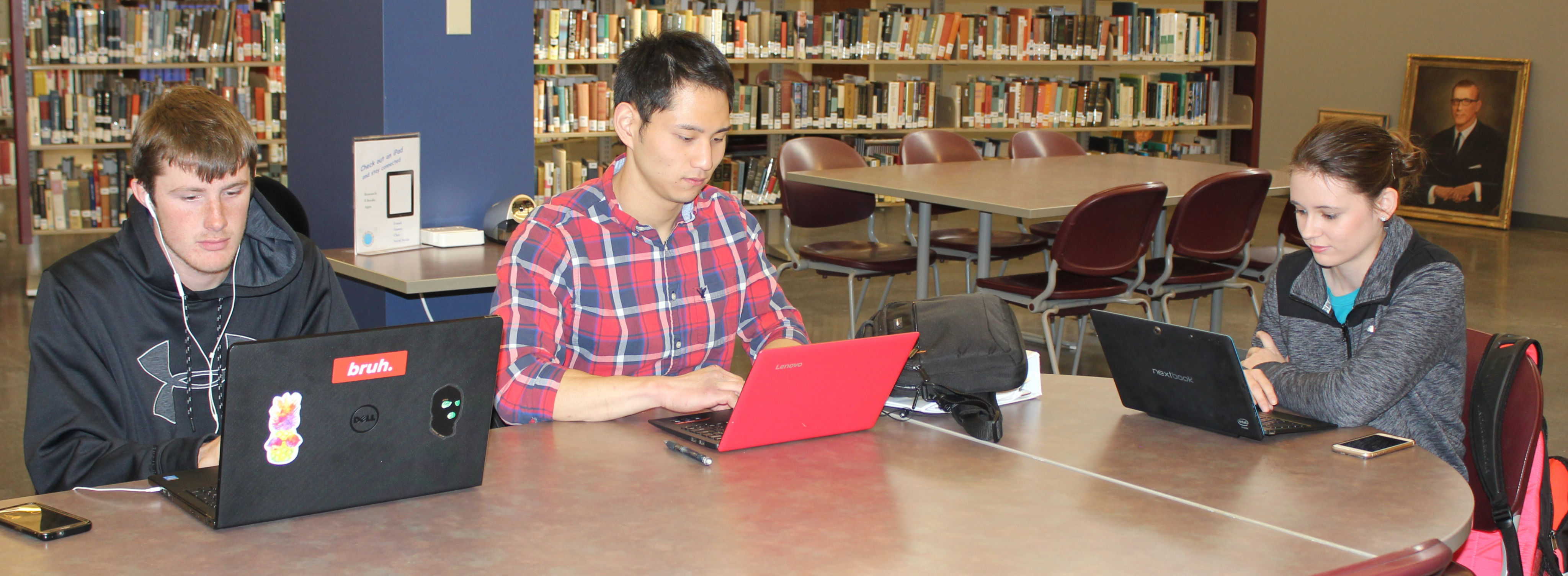 College students studying at table 